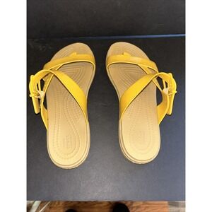 Crocs Tulum Toe‎ Post Sandal Women's size 6 Canary/Tan